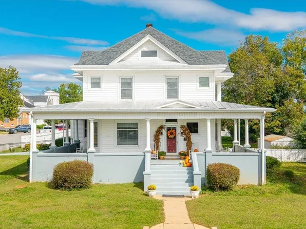 911 Bedford Ave, Altavista, VA 24517