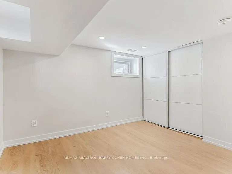 31 Kennedy St W — Photo 5