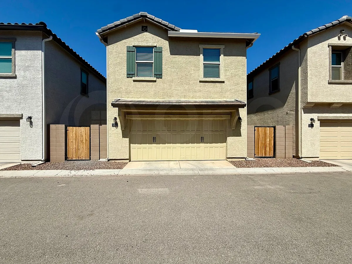 3 bed, 3.0 bath, 1463 sqft, $1,999 — Photo 2