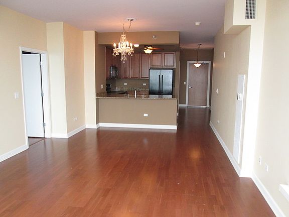 3rd image of 1841 S Calumet Ave APT 2106