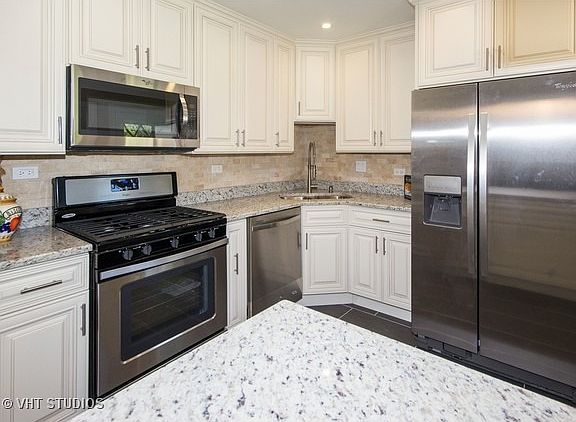 2nd image of 7831 Catalpa Ave