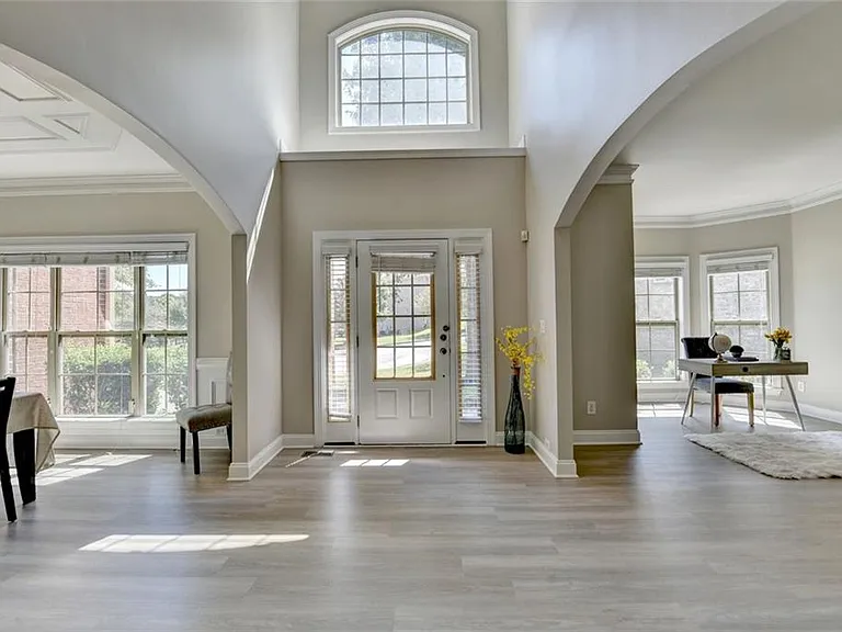 4805 Shelbourne Dr — Photo 3