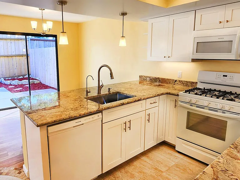 3676 Constellation Rd — Photo 9