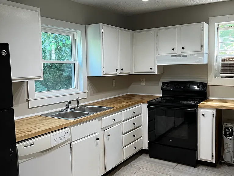1315 S High St — Photo 1