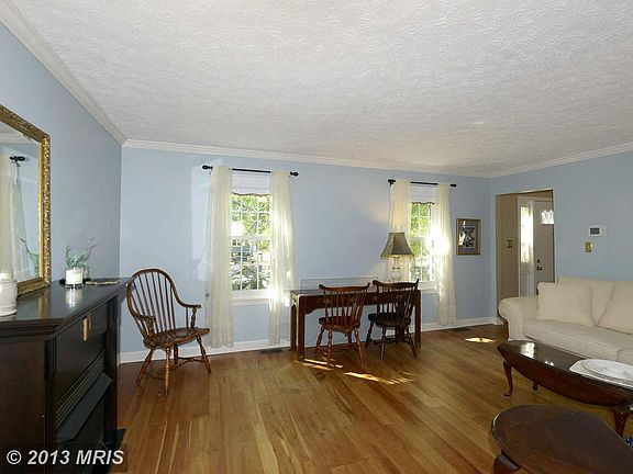 3rd image of 306 Silky Oak Ct