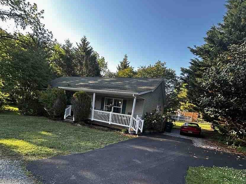2nd image of 4202 Old Mountain Rd