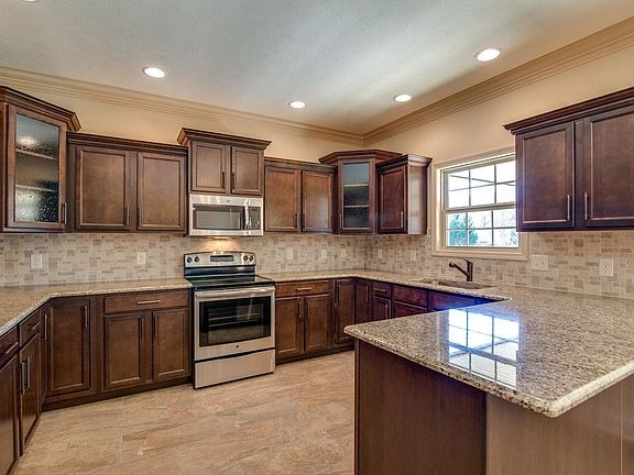 3rd image of 470 Winding Bluff Way