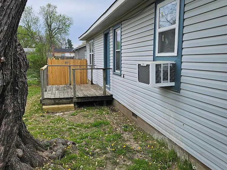 5721 E Easton St — Photo 2