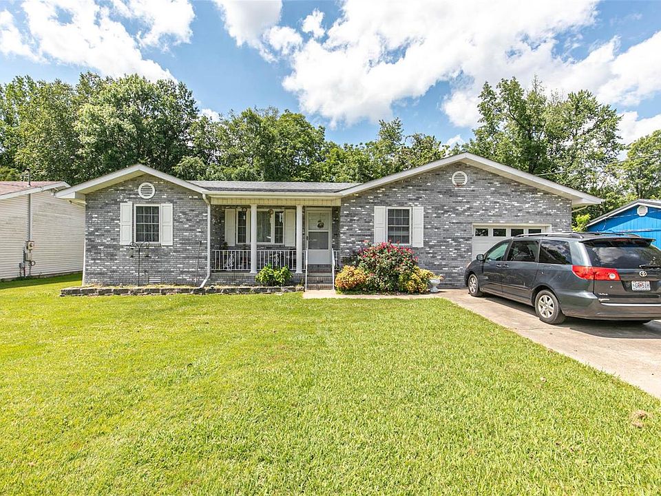 1st image of 611 Carolyn Dr