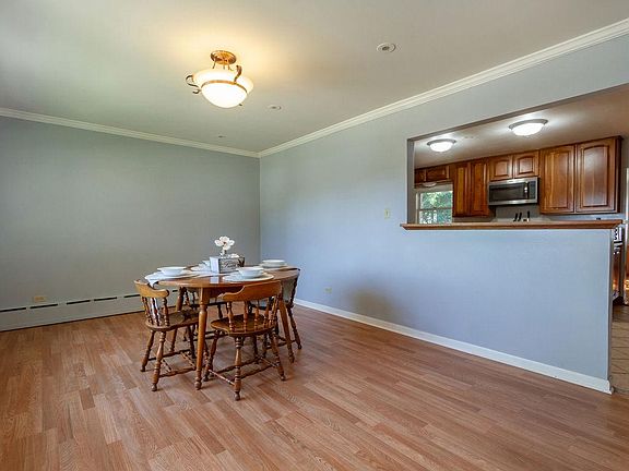 5th image of 125 W Granville Ave