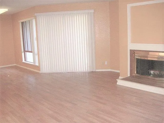 3 bed, 1400 sqft, $3,300 — Photo 2