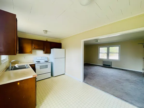 72 Heineberg Dr #200, Colchester, VT 05446