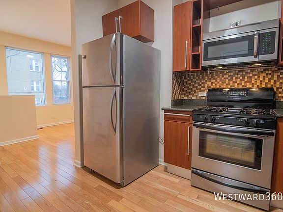 5th image of 3105 W Argyle St Unit 1