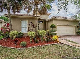 19384 S Whitewater Ave, Weston, FL 33332
