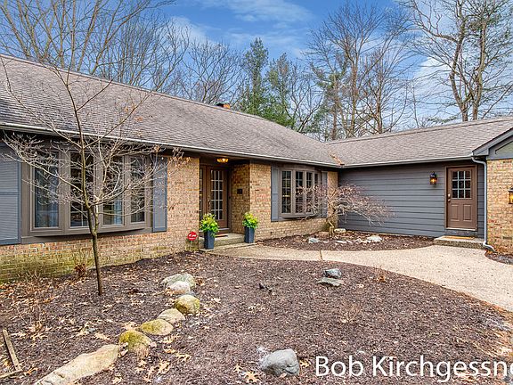 3rd image of 1235 Troon Ct SE