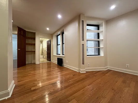 Rented by Building Equity Real Estate LLC | media 9