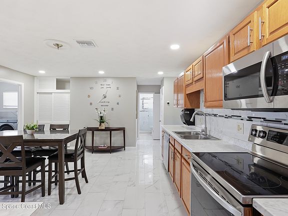 2nd image of 2567 Andrews Ave