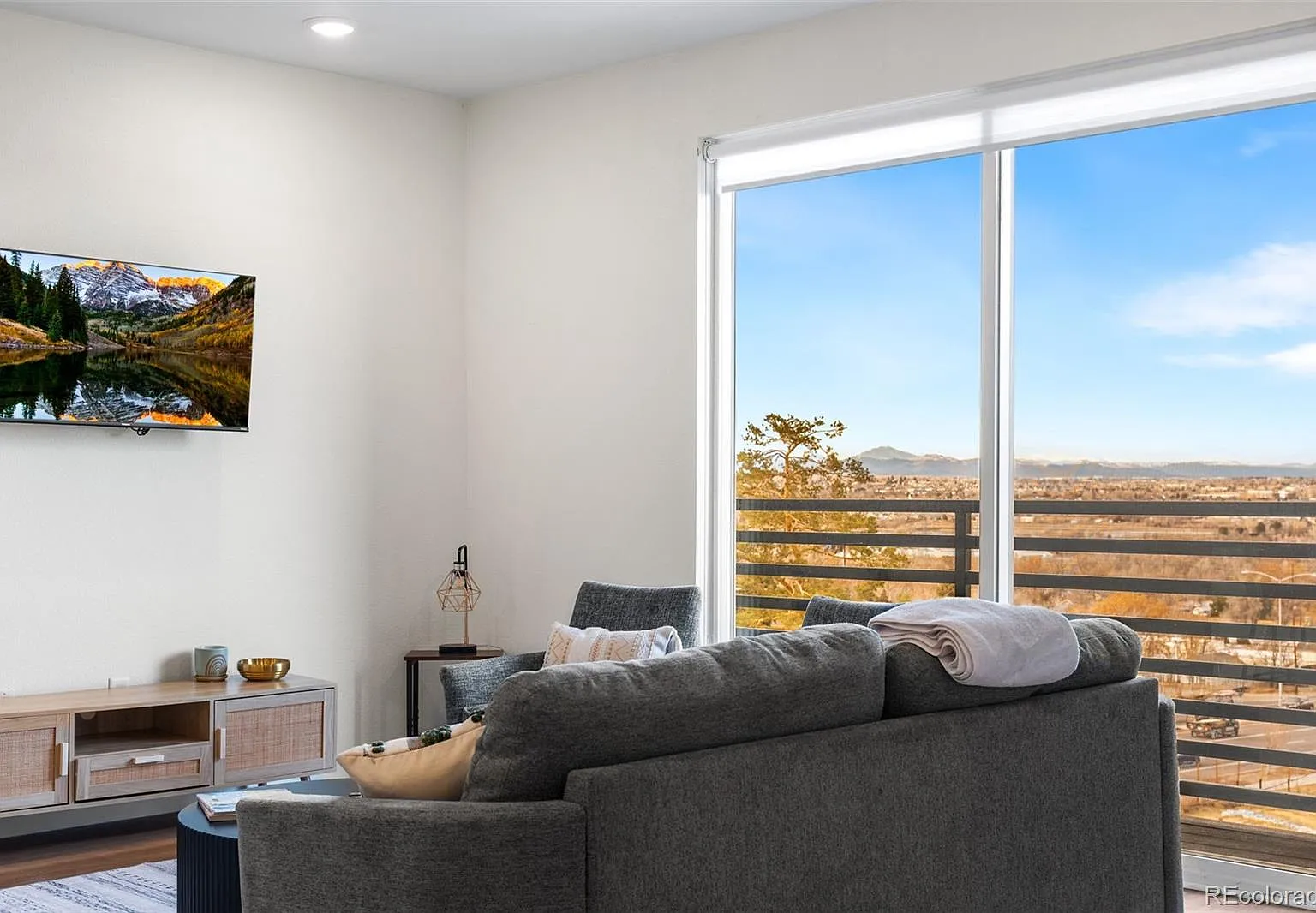 1 bed, 1.0 bath, 751 sqft, $1,895 — Photo 2