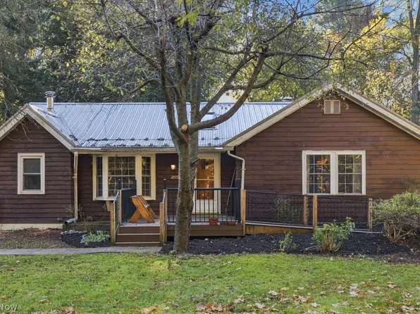 255 Daniels Ave, Conneaut, OH 44030