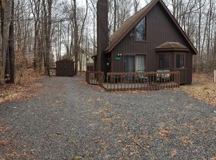 2103 Tuscarora Dr, Pocono Lake, PA 18347