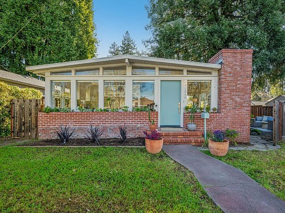 2nd image of 1944 Grosse Avenue