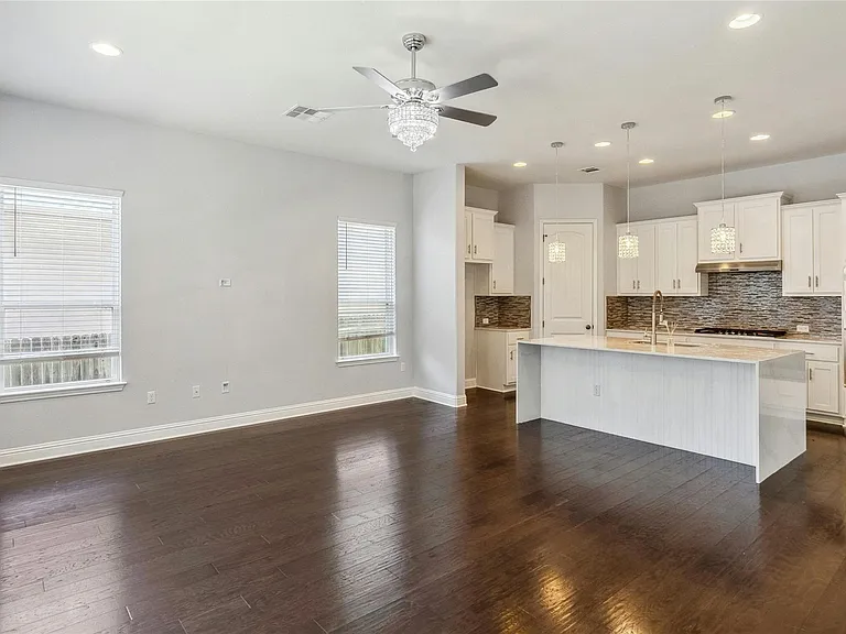11813 Quintana Cv — Photo 13
