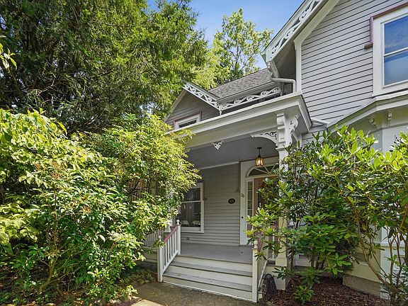 3rd image of 28 Franklin Pl