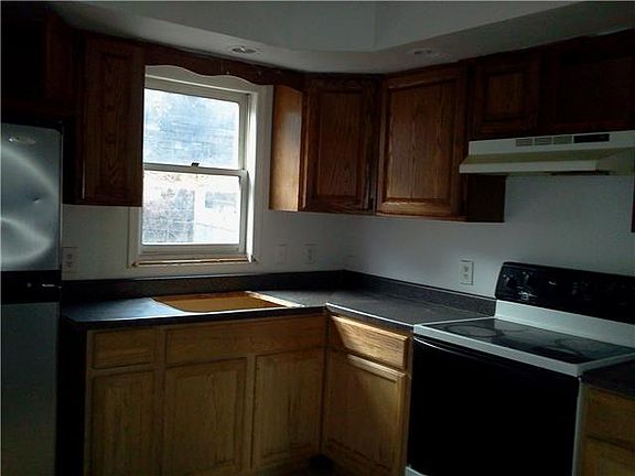 2nd image of 26 Washington Pl