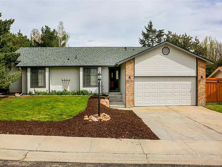 3177 E Stone Point Dr — Photo 1