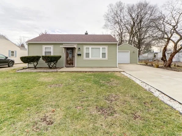 1004 Bel Aire Dr, Rantoul, IL 61866