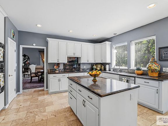 5th image of 308 Escandon Ave