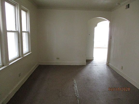 3rd image of 8826 S Blackstone Ave