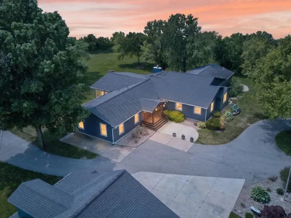 9353 Hill Rd, Swartz Creek, MI 48473