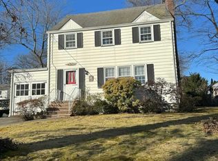 105 Grove St, Waldwick, NJ 07463