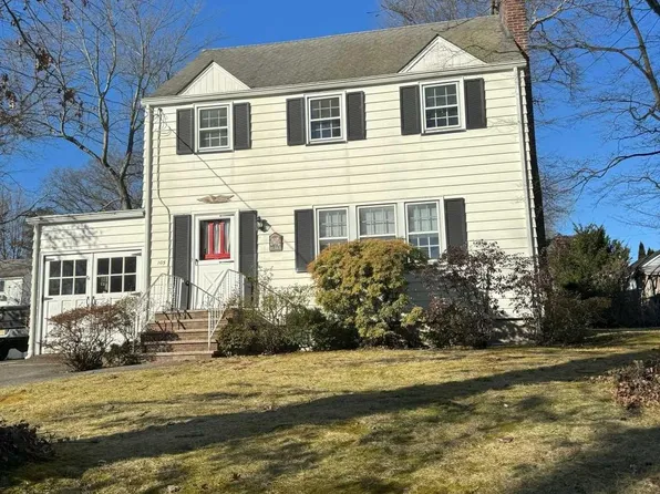 105 Grove St, Waldwick, NJ 07463