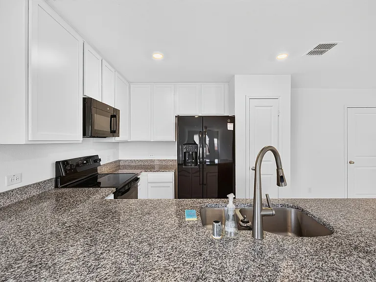 320 Dewberry St — Photo 7