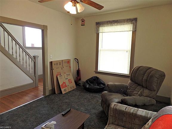 4th image of 238 E Main St