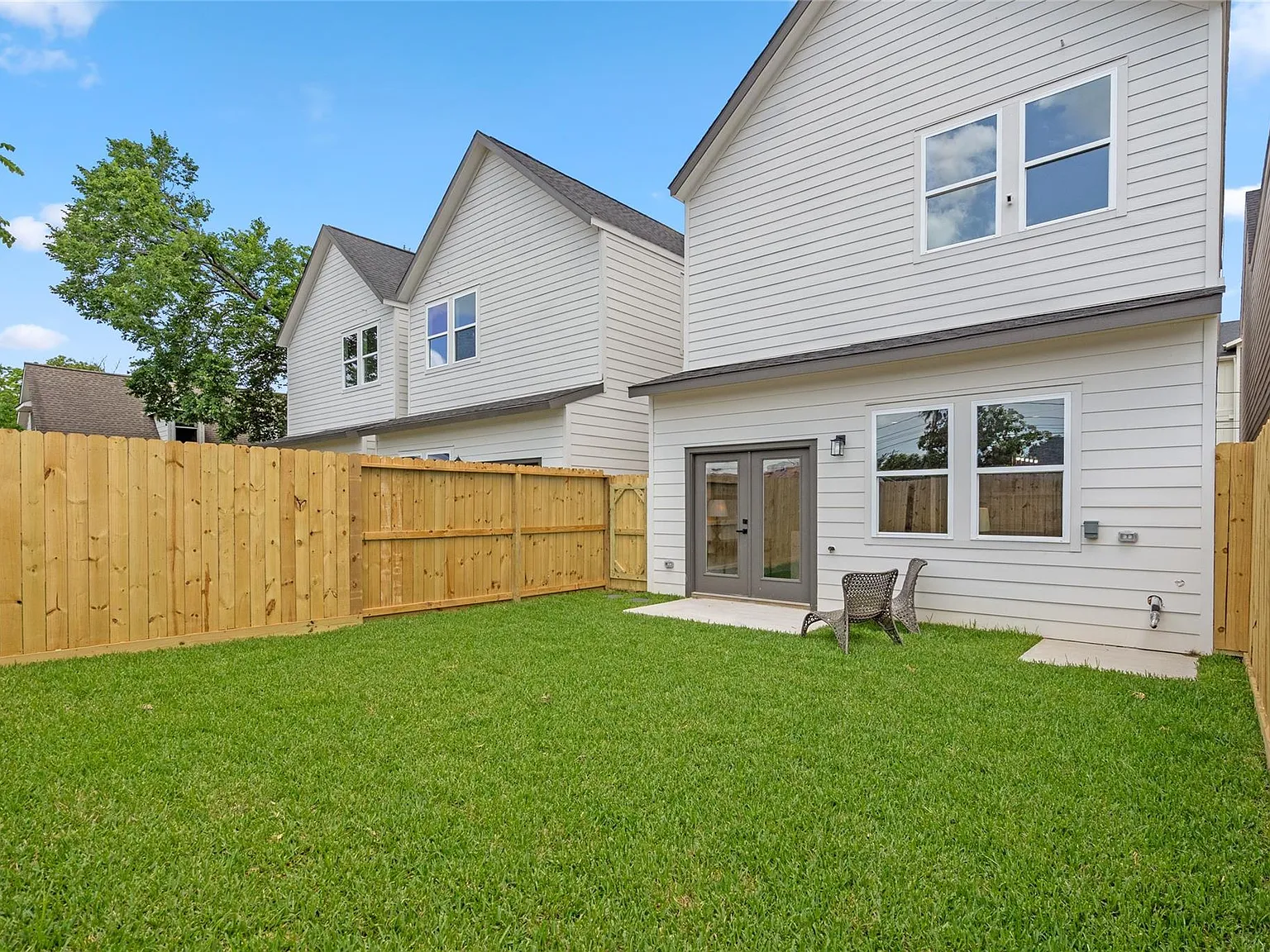 3 bed, 2.5 bath, 1874 sqft, $2,650 — Photo 3