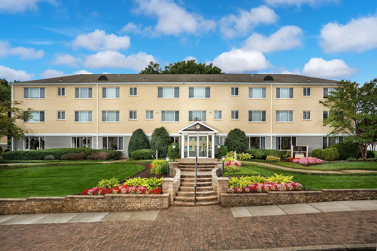 Building Photo - Renaissance Club