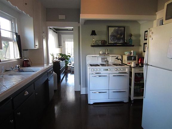 5th image of 2880 Fir St