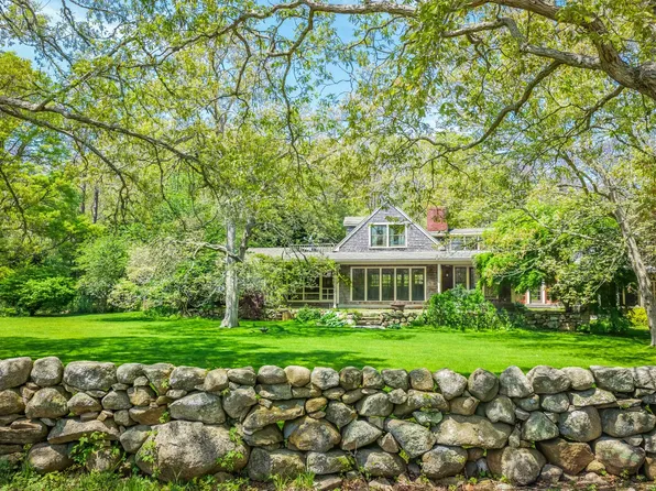 30 Water Gate Rd, Tisbury, MA 02568