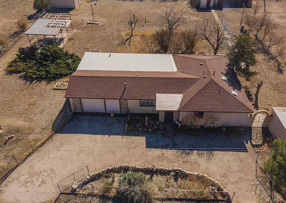 1st image of 2407 Airway Dr