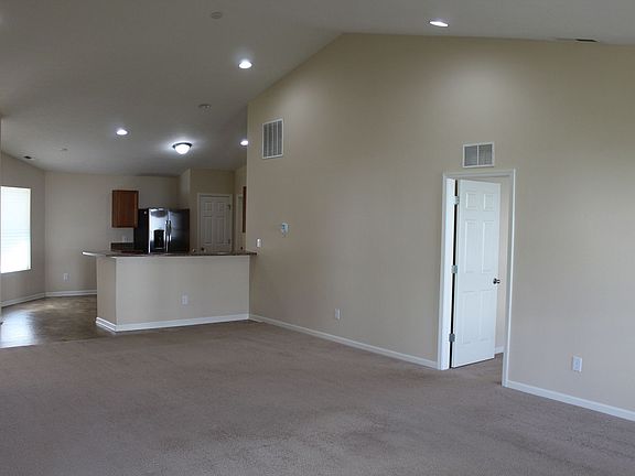 5th image of 5615 Crump Ln