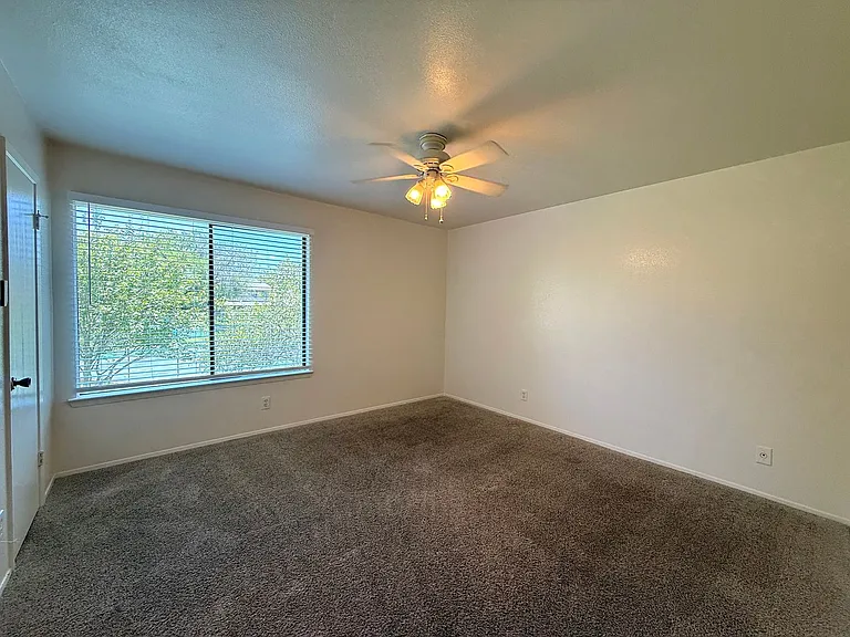 900 W Village Ln — Photo 12