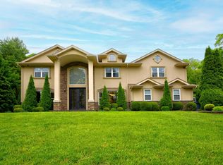 2 Maize Ct, Melville, NY 11747