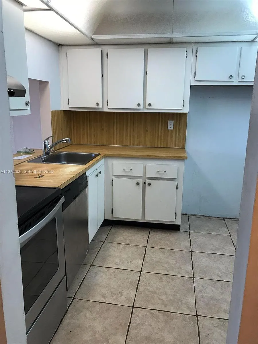 Building Photo - 16751 NE 9th Ave #602