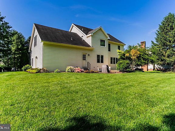 4th image of 13 Todd Rd