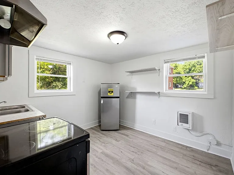 486 Hanley St #A — Photo 8