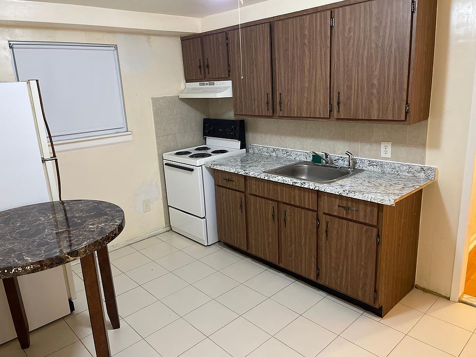 1st image of 107 Stone St #1