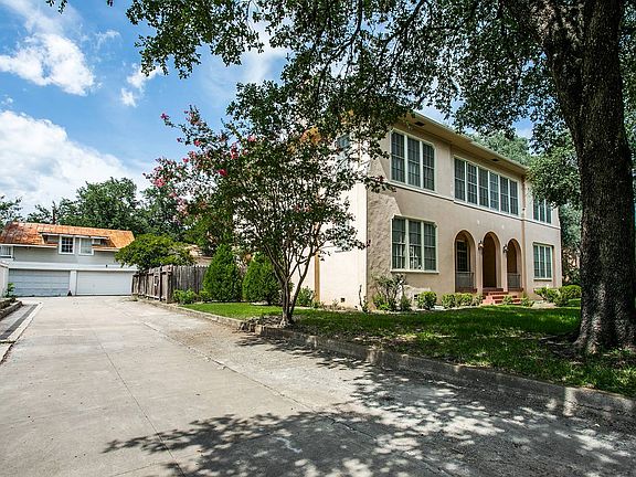 3rd image of 213 W Agarita Ave